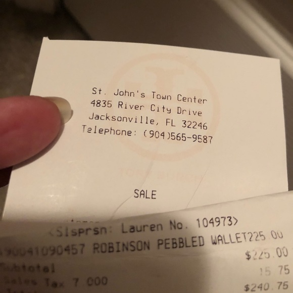 ***SOLD*** Tory Burch Robinson Pebbled Wallet - Picture 5 of 5